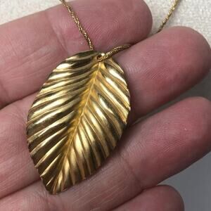 Vintage Napier Gold Tone 18" Necklace with Leaf Pendant Minimalist 1980s Nature